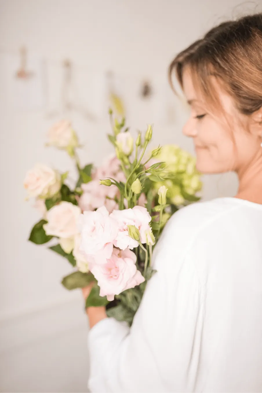 Aída García con flores